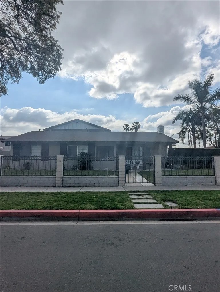 302 E Wakefield