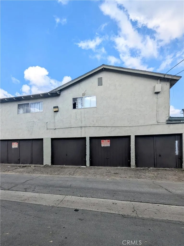 302 E Wakefield