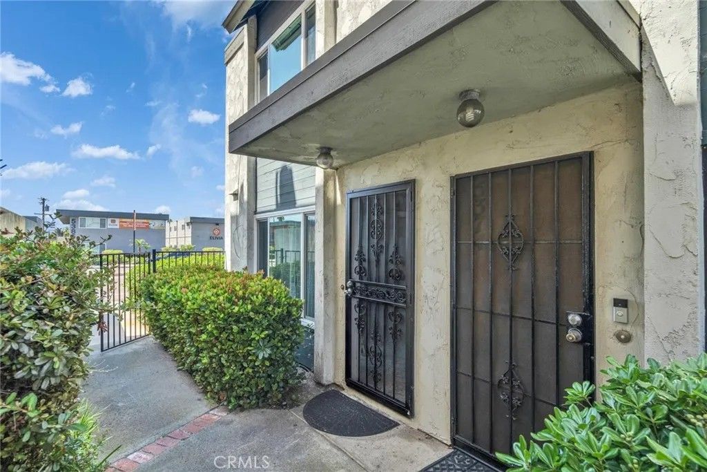Photo of 5372 Clairemont Mesa Blvd, San Diego, CA 92117 (MLS # TR26091039)