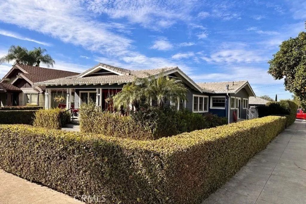 Photo of 457 N Glendora Avenue, Glendora, CA 91741 (MLS # CV26027097)