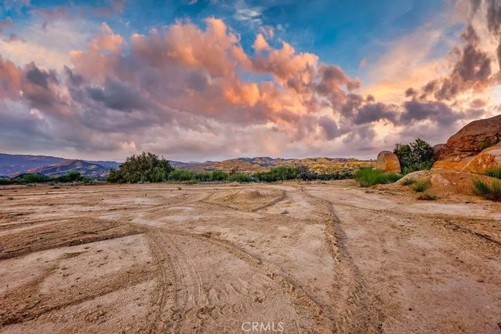 Photo of 42050 Avenida Escala, Murrieta, CA 92562 (MLS # OC26000280)