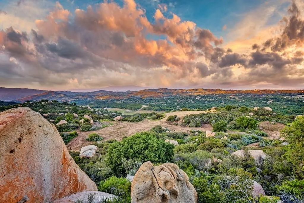 Photo of 42050 Avenida Escala, Murrieta, CA 92562 (MLS # OC26000280)