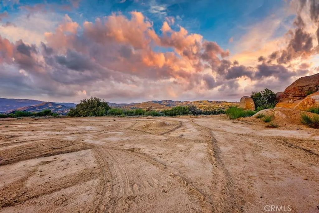 Photo of 42050 Avenida Escala, Murrieta, CA 92562 (MLS # OC26000280)