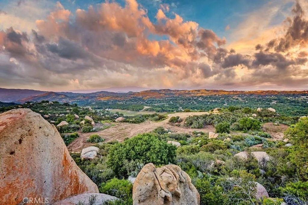 Photo of 42050 Avenida Escala, Murrieta, CA 92562 (MLS # OC26000280)