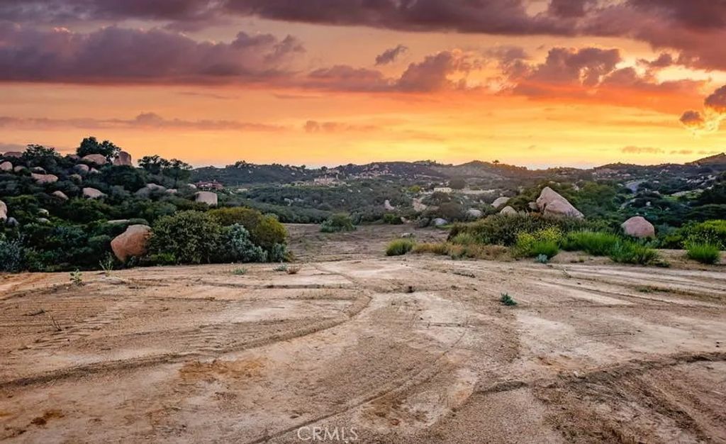 Photo of 42050 Avenida Escala, Murrieta, CA 92562 (MLS # OC26000280)