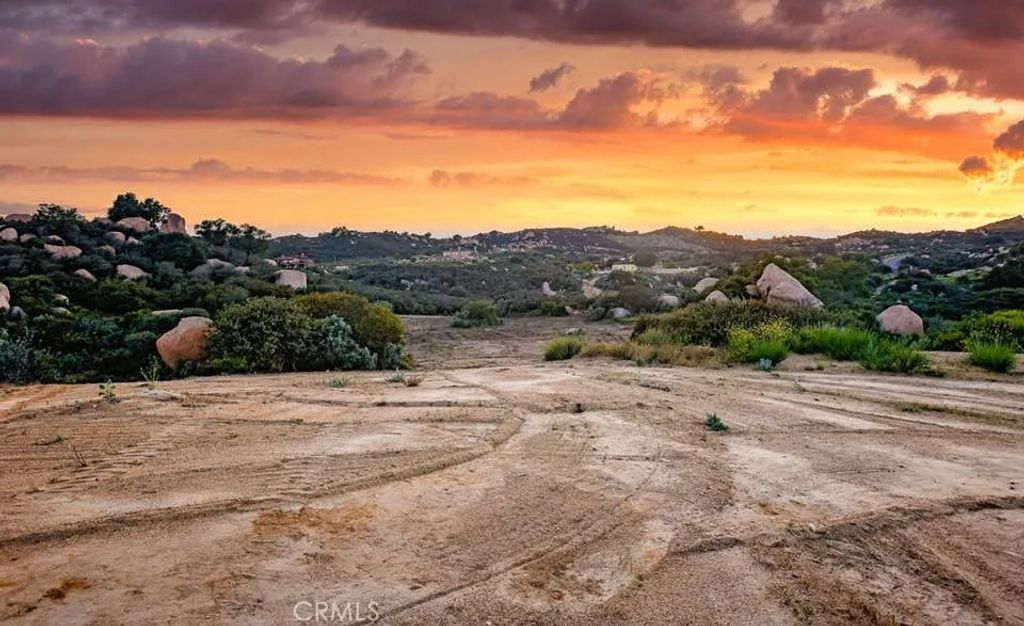 Photo of 42050 Avenida Escala, Murrieta, CA 92562 (MLS # OC26000280)