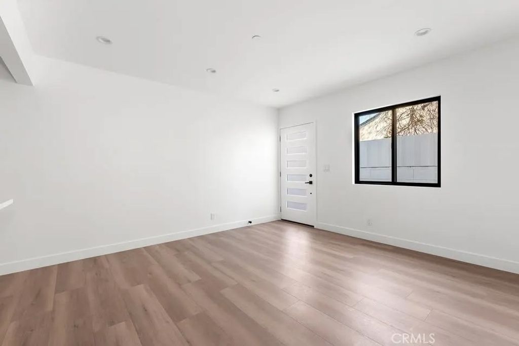 Photo of 19952 Archwood Street, Winnetka, CA 91306 (MLS # SR26094279)