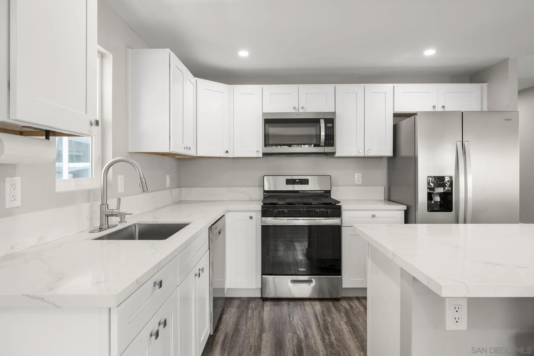 1145 E Barham Dr SPC 145