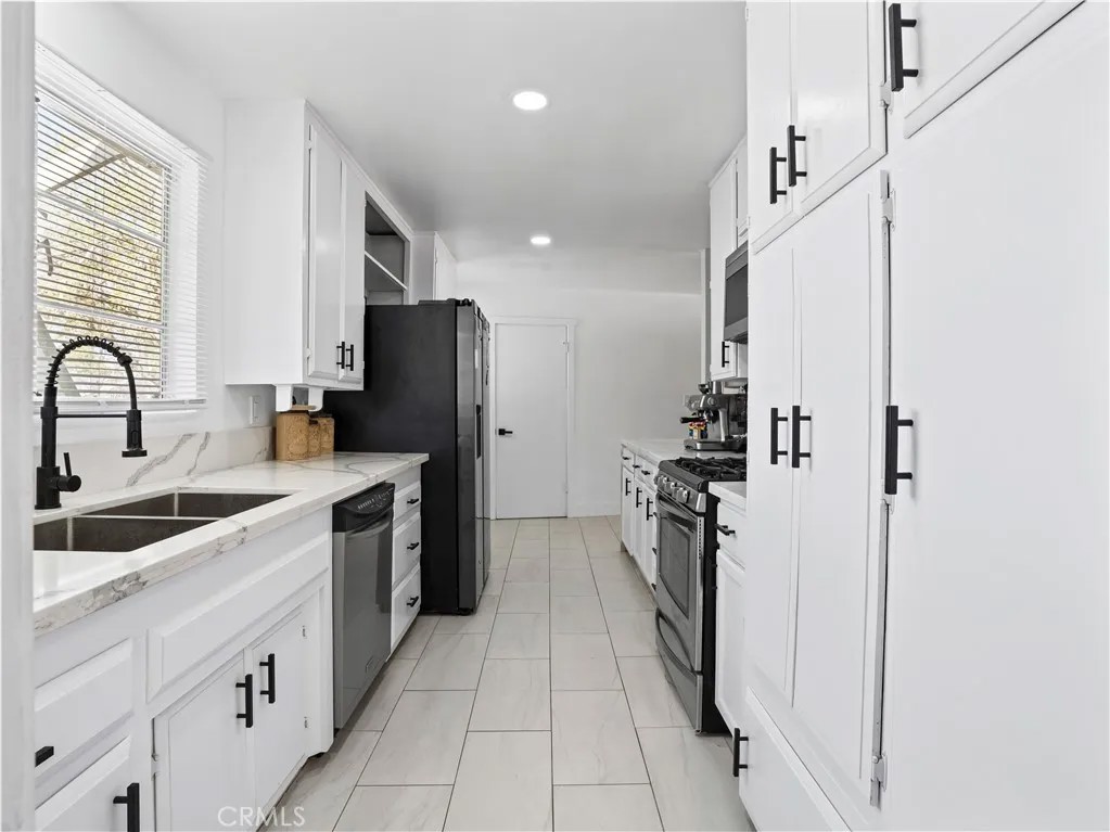 1112 E Avenue J4