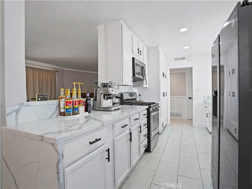 1112 E Avenue J4