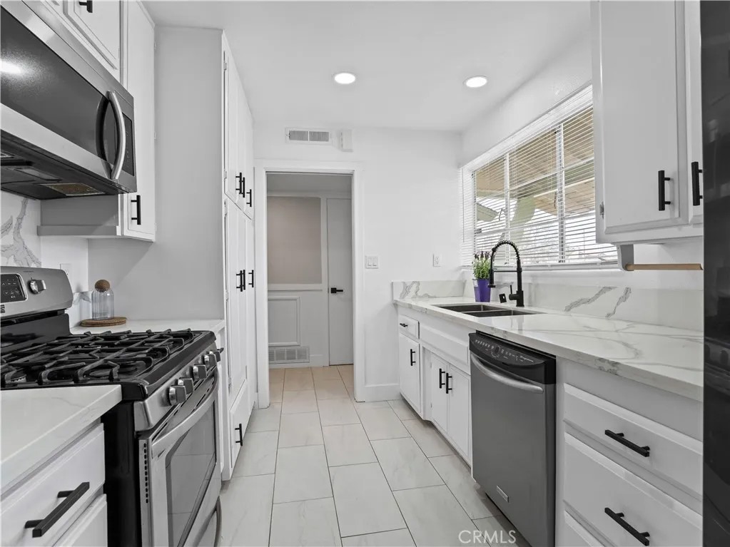 1112 E Avenue J4