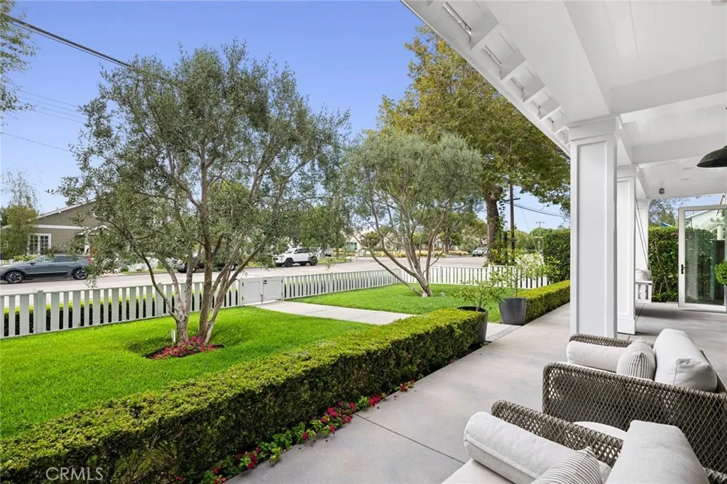 460 Santa Ana Avenue