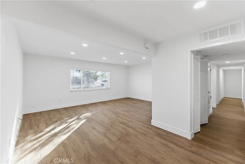 3042 W Mendes