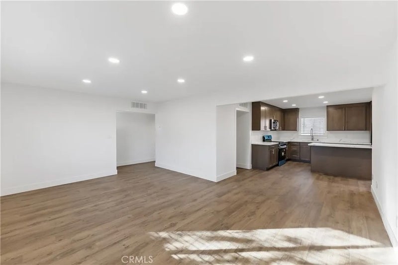 3042 W Mendes