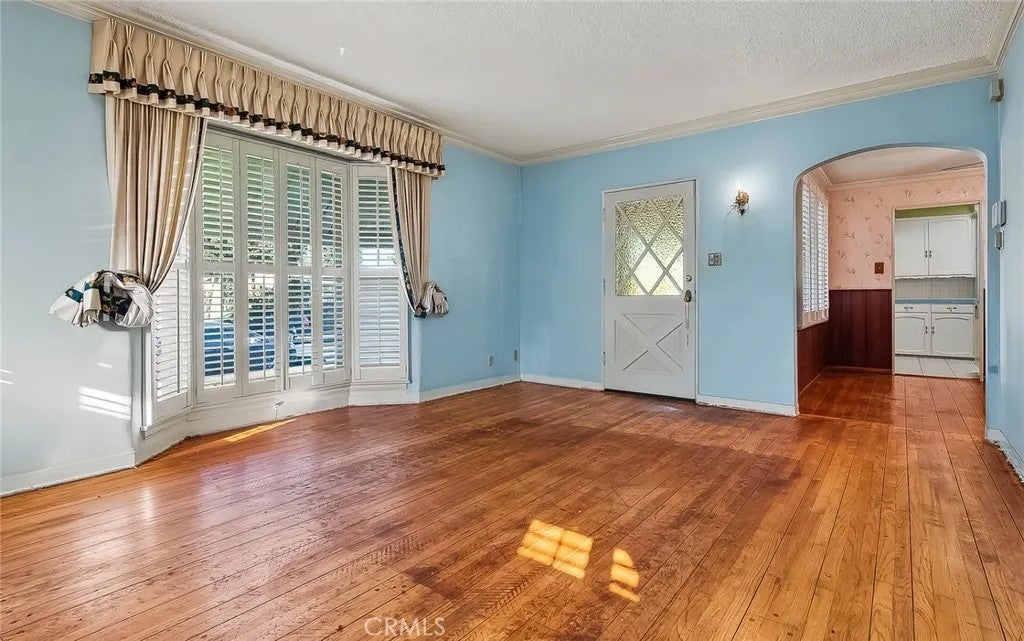 1438 W 94th Street