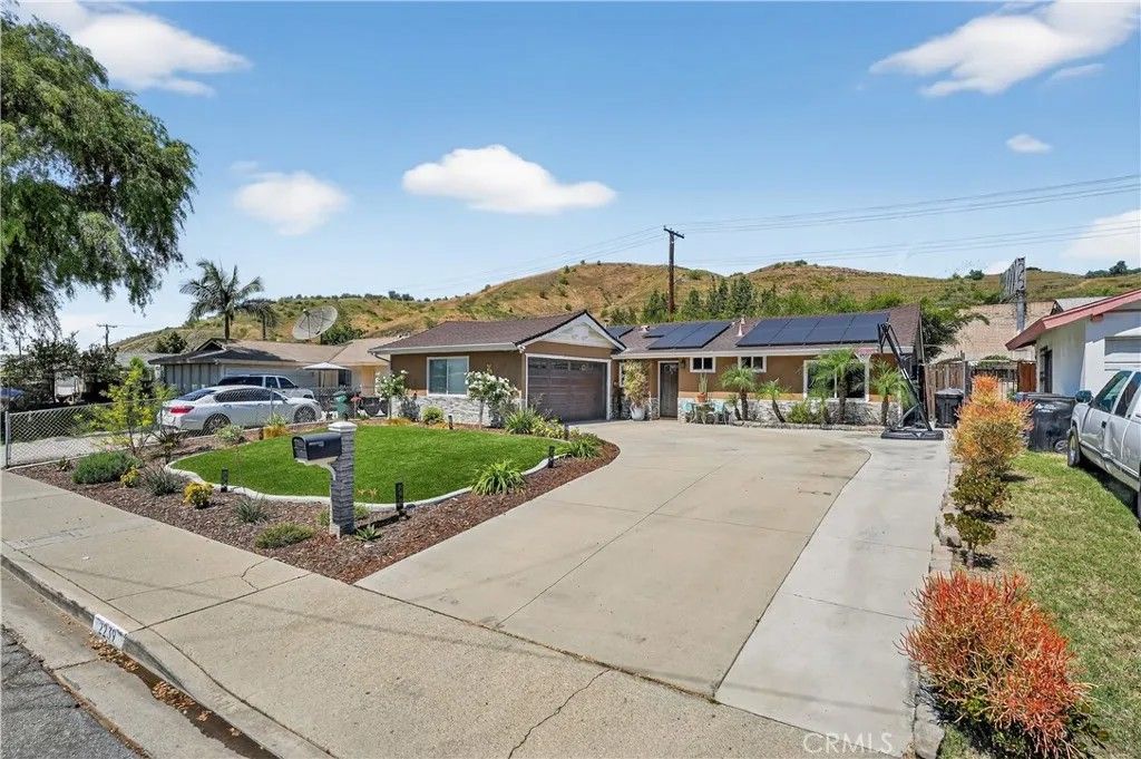 Photo of 2239 Farringdon Ave, Pomona, CA 91768 (MLS # PW26073921)