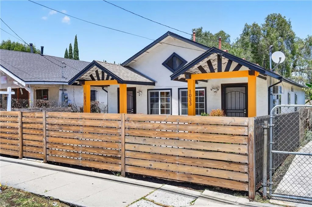 1031 N Fickett
