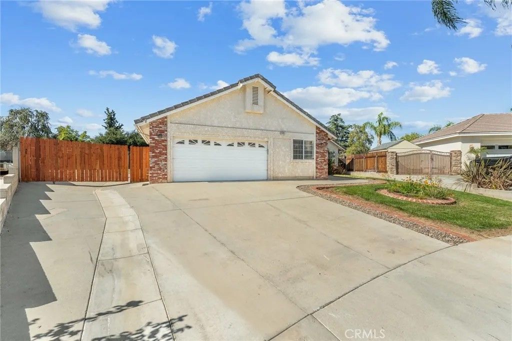 Photo of 35330 Rancho Rd, Yucaipa, CA 92399 (MLS # IG25251559)