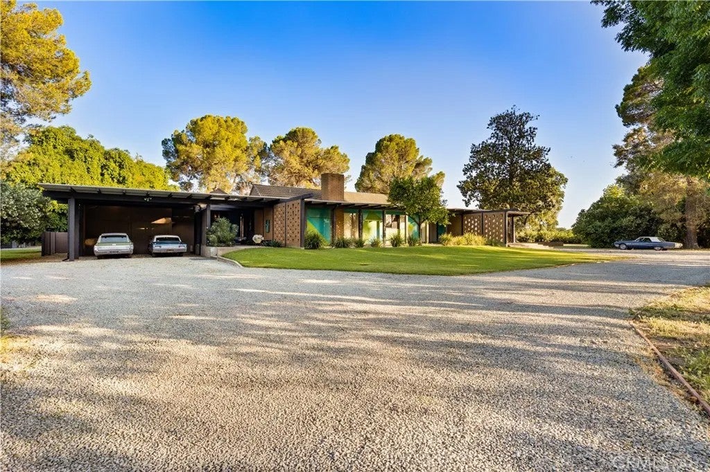 400 Roberts Road