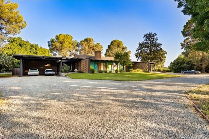 400 Roberts Road