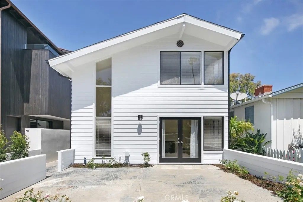 Photo of 427 Poinsettia Avenue #1/2, Corona Del Mar, CA 92625 (MLS # NP26072796)