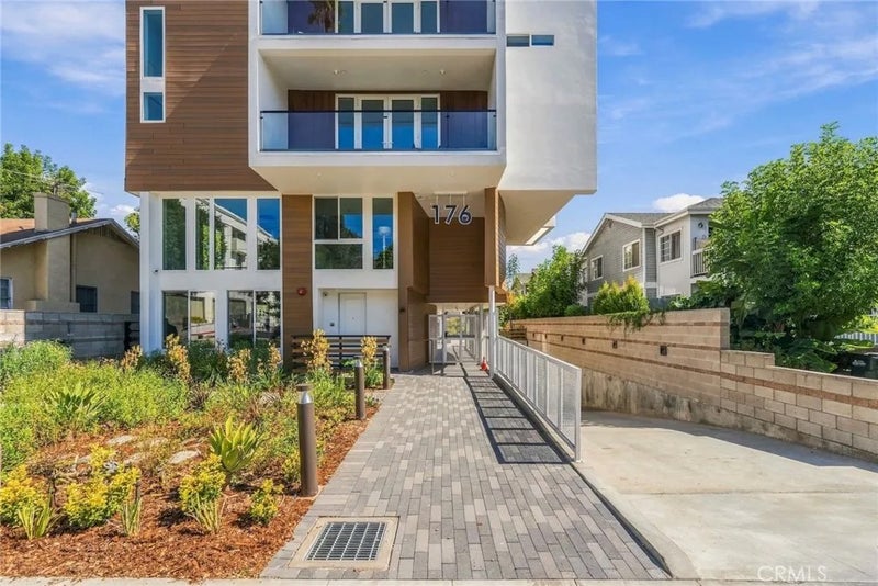176 N Catalina Ave 404