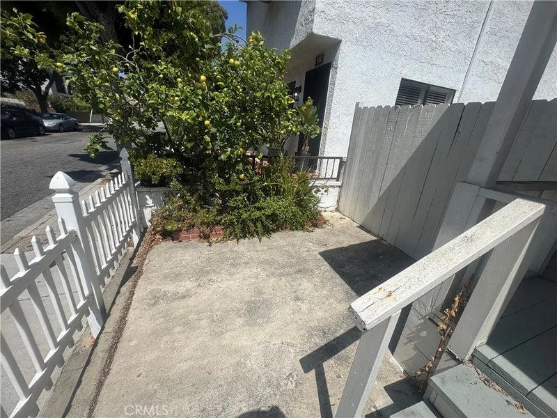 652 Navy Street
