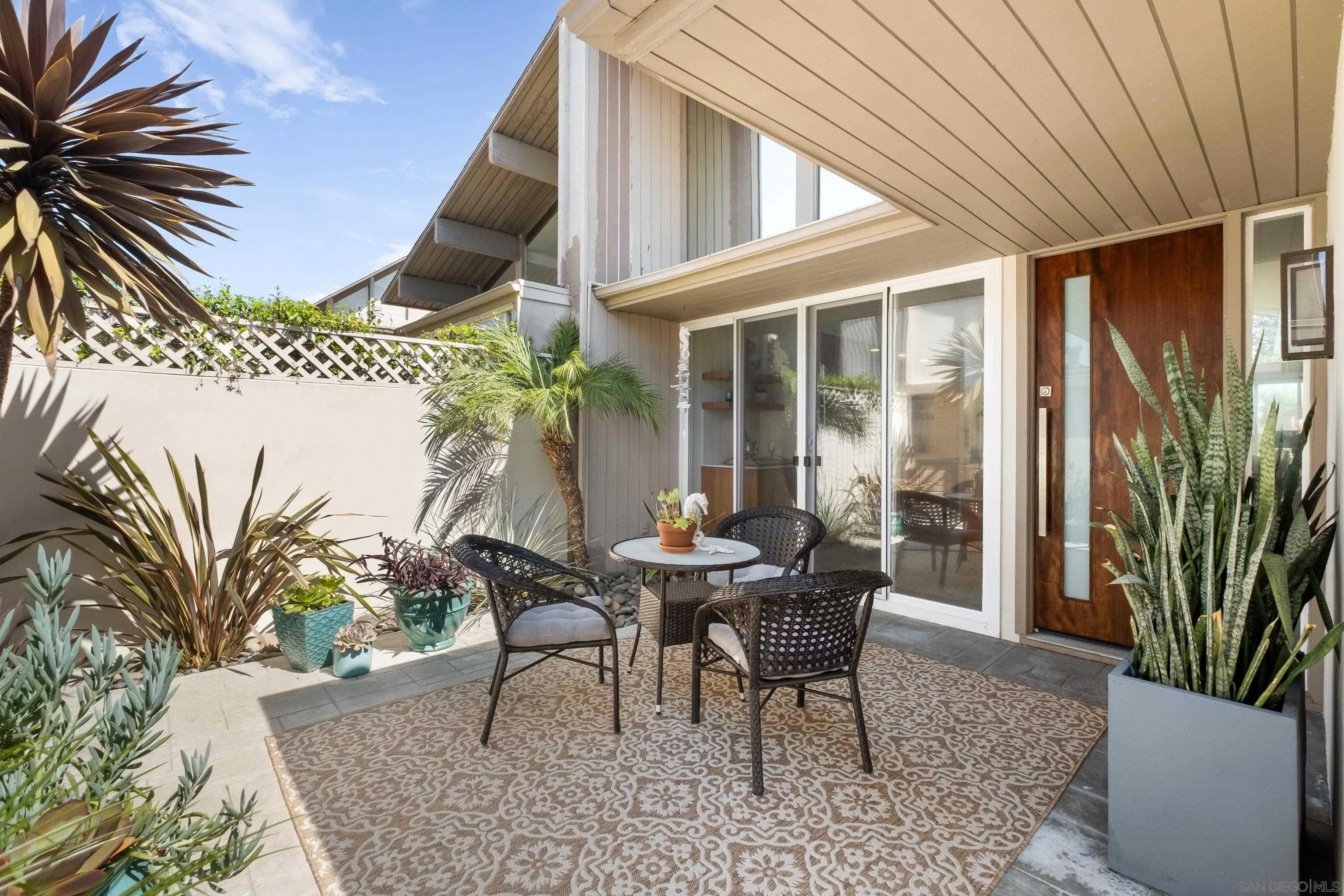 119 Via Coronado