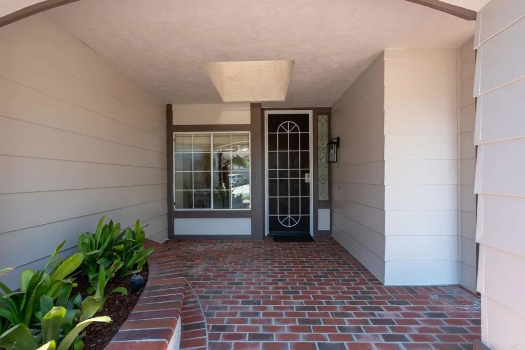 1337 Oak View Way