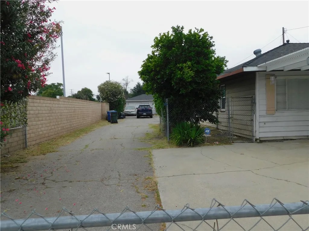 1119 E 4th Street