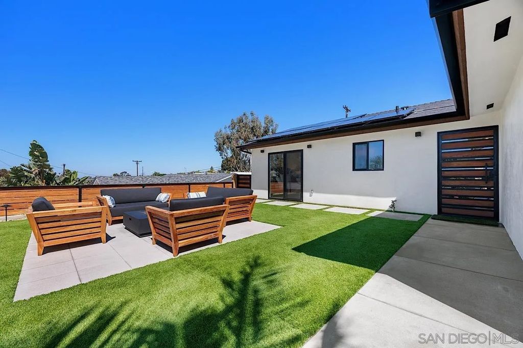 Photo of 948 Emma Dr, Cardiff By The Sea, CA 92007 (MLS # 260006371)