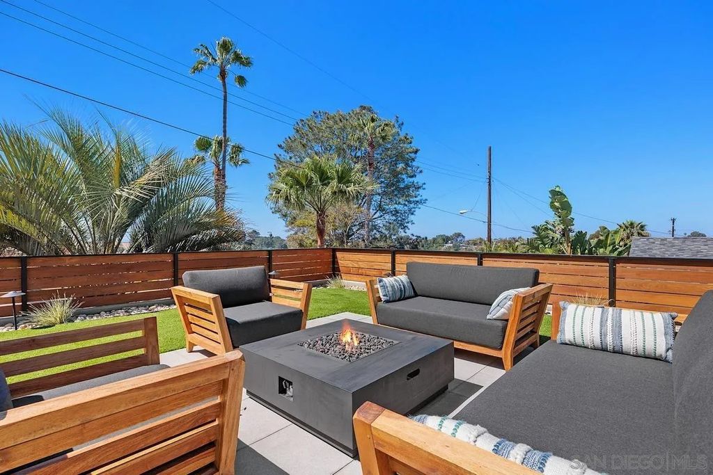 Photo of 948 Emma Dr, Cardiff By The Sea, CA 92007 (MLS # 260006371)