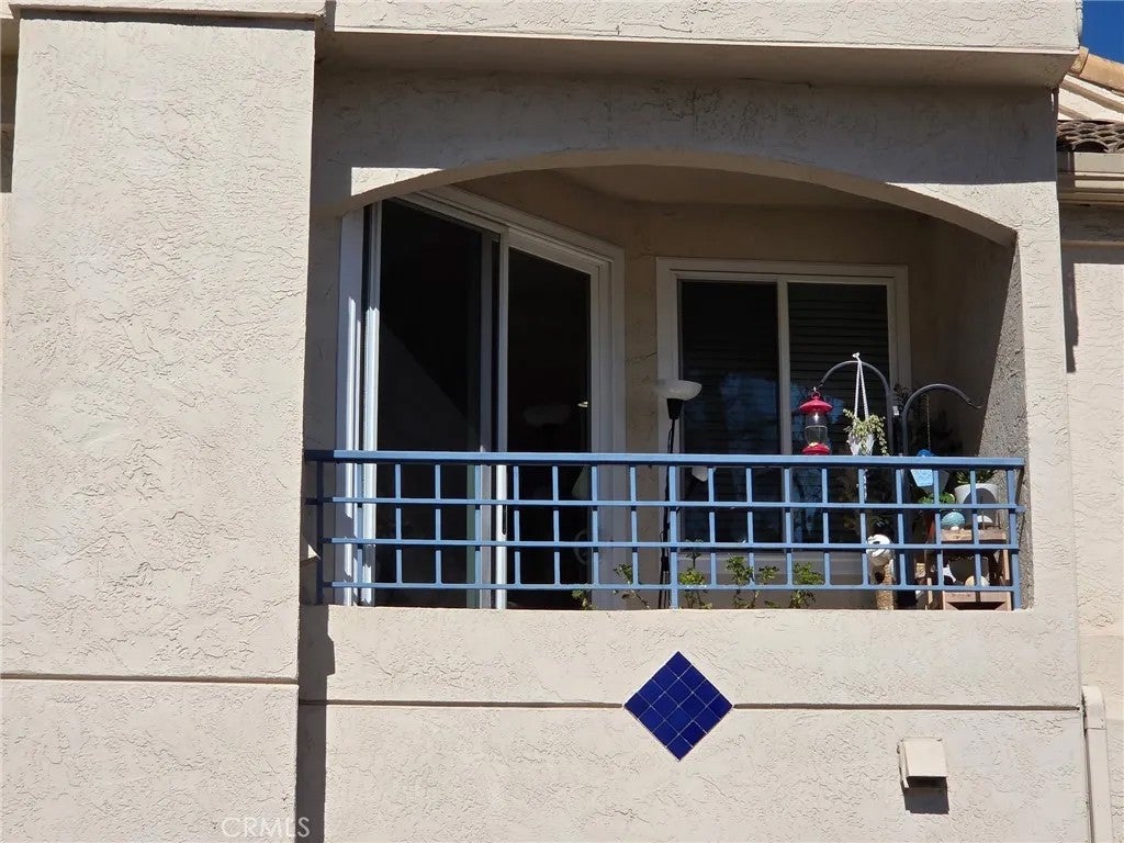 6131 Calle Mariselda 104