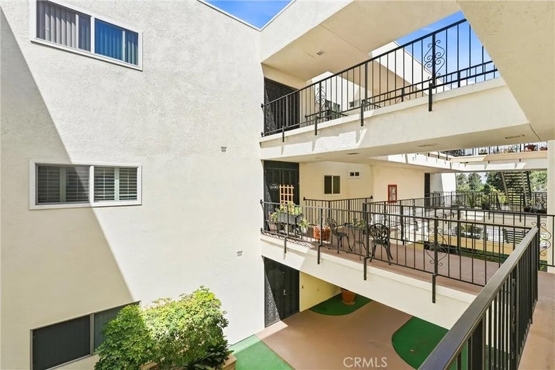 2355 Via Mariposa West 2C