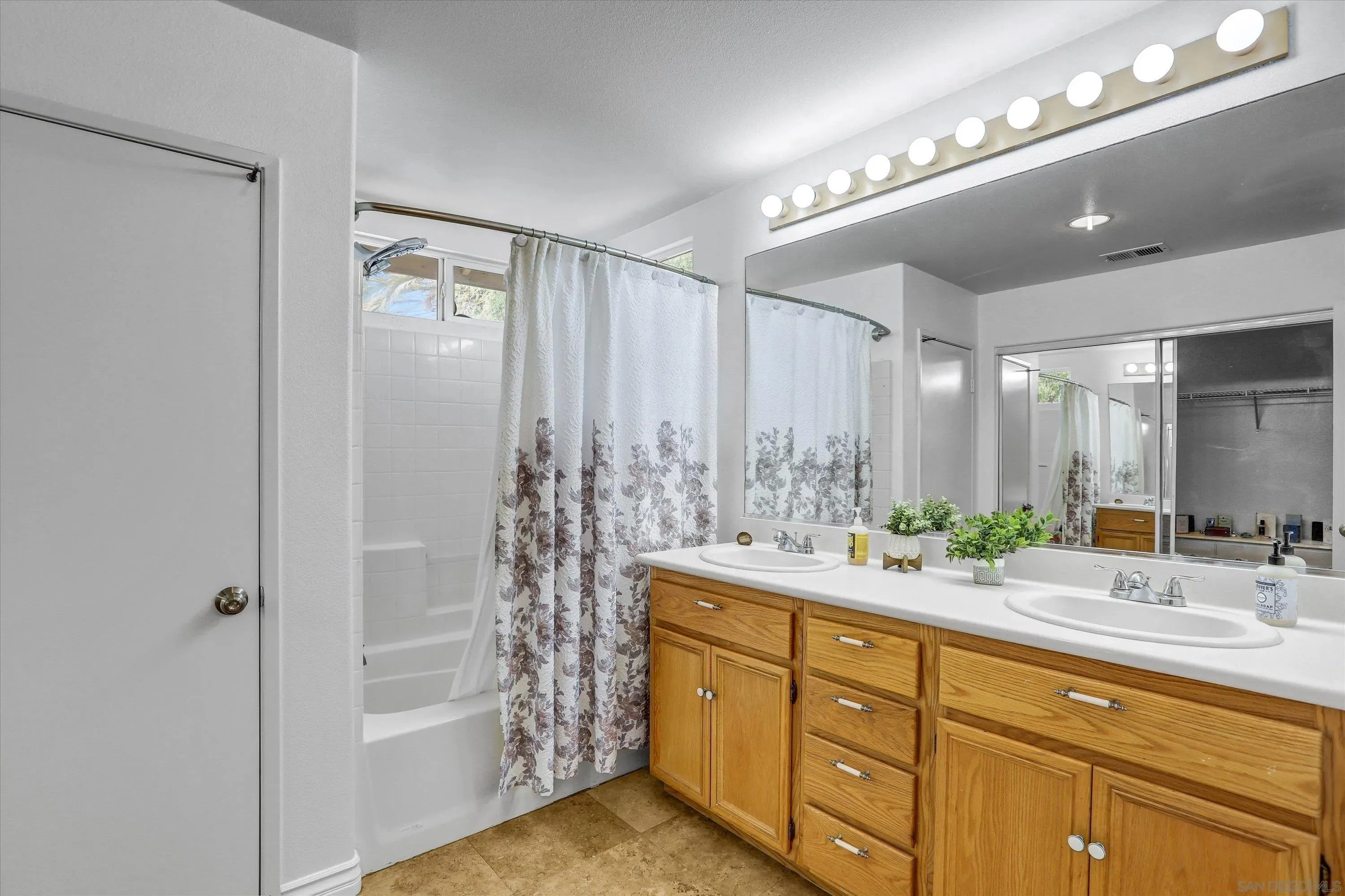 San Diego, California 92154, United States, 3 Bedrooms Bedrooms, ,3 BathroomsBathrooms,Residential,Active,163890