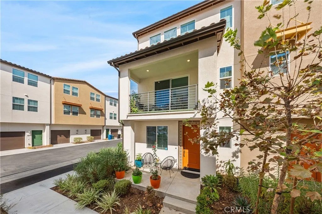 Photo of 667 Lemon Lane, Covina, CA 91723 (MLS # CV26190303)