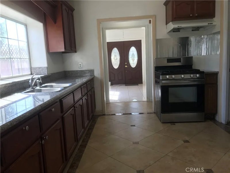 1028 Walnut 1/2