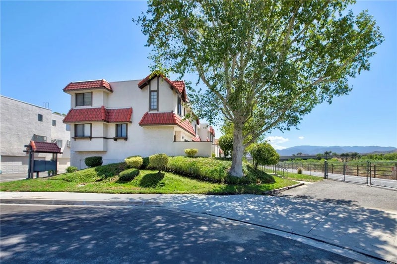 27610 Nugget Drive 1