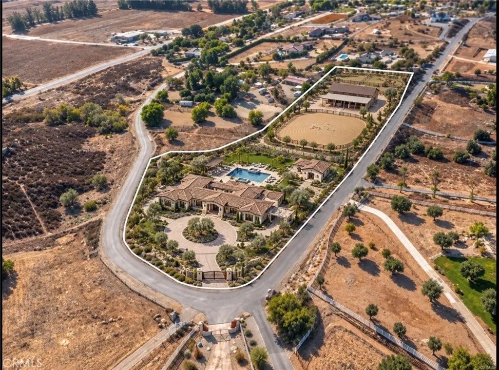 Photo of 36555 Summitville St, Temecula, CA 92592 (MLS # IV26200945)