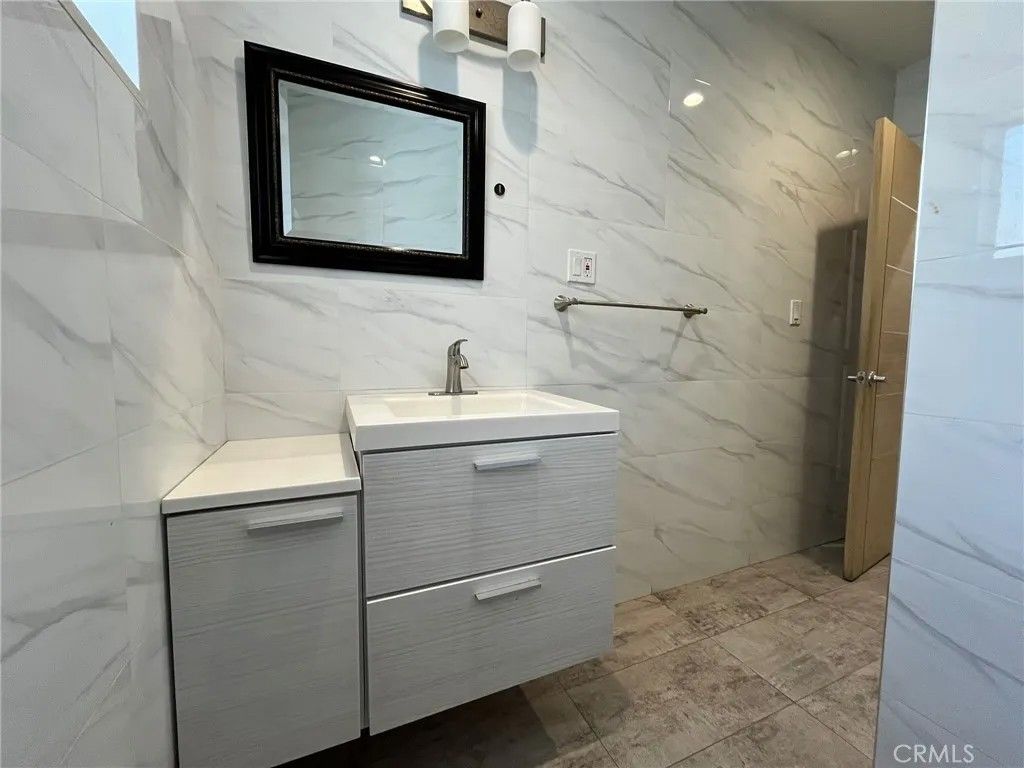 Photo of 430 Lincoln Avenue, Glendale, CA 91205 (MLS # SR26064446)