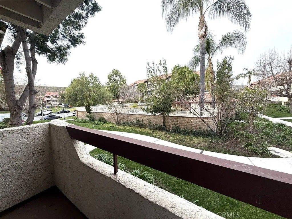 Photo of 27948 Tyler Ln, Canyon Country, CA 91387 (MLS # SR26031244)