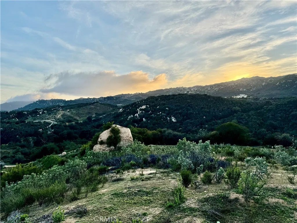 Photo of 18 Calle Bandido, Murrieta, CA 92562 (MLS # IV26130227)