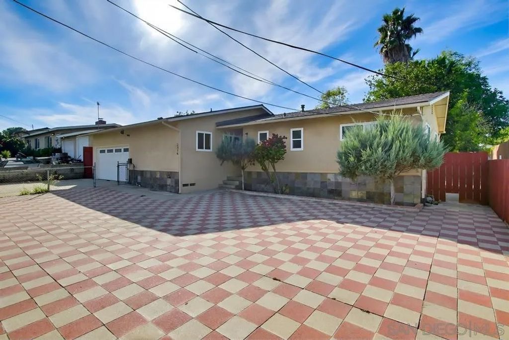 Photo of 2574 Crestline Dr, Lemon Grove, CA 91945 (MLS # 250044726)