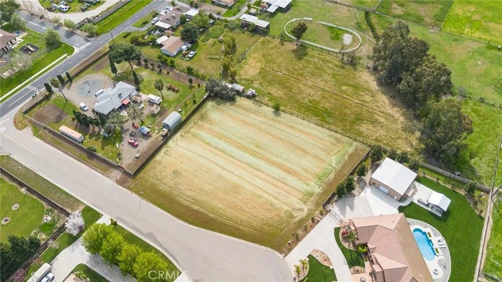 Photo of 965 N Bryant Ct, Merced, CA 95341 (MLS # MC25270339)