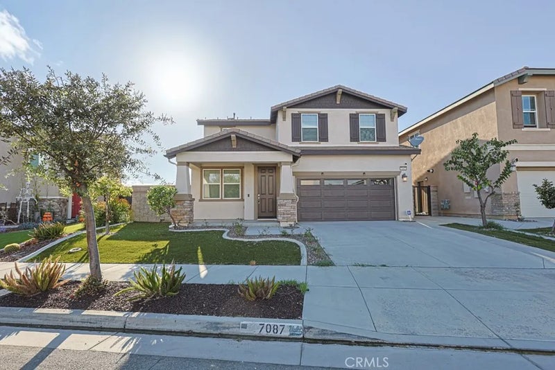 7087 Cove Way