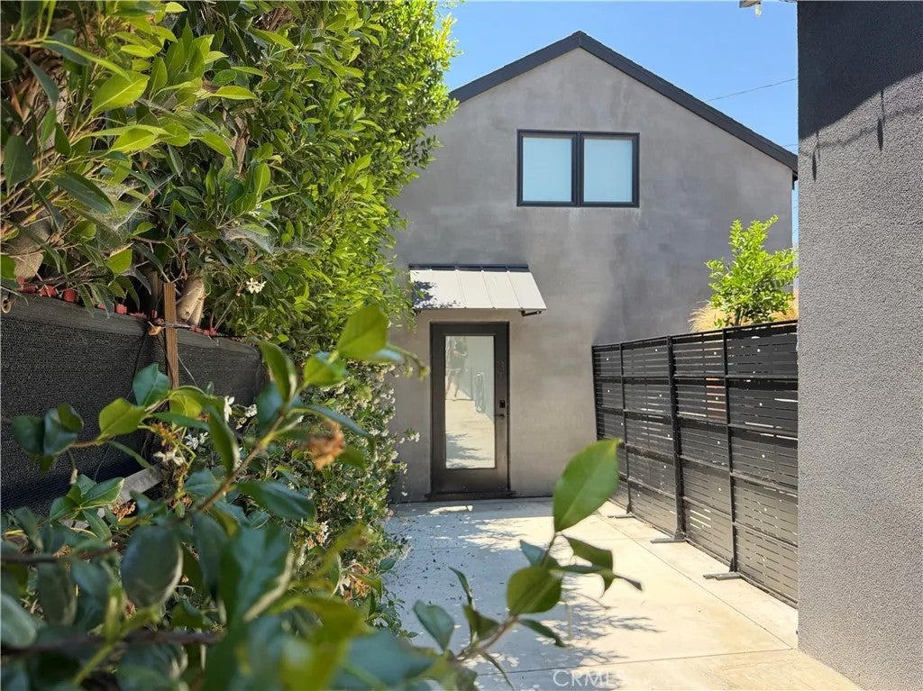 Photo of 2536 Mayfield AVE #1/2, Montrose, CA 91020 (MLS # GD26131263)