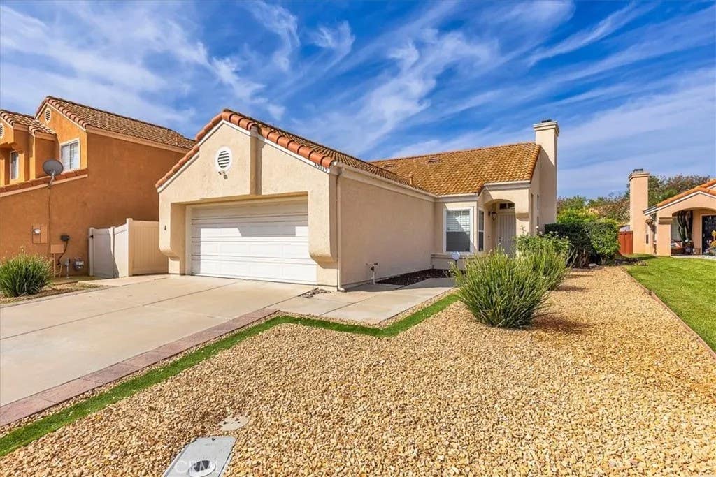 Photo of 43115 Corte Landeros, Temecula, CA 92592 (MLS # SW26077533)