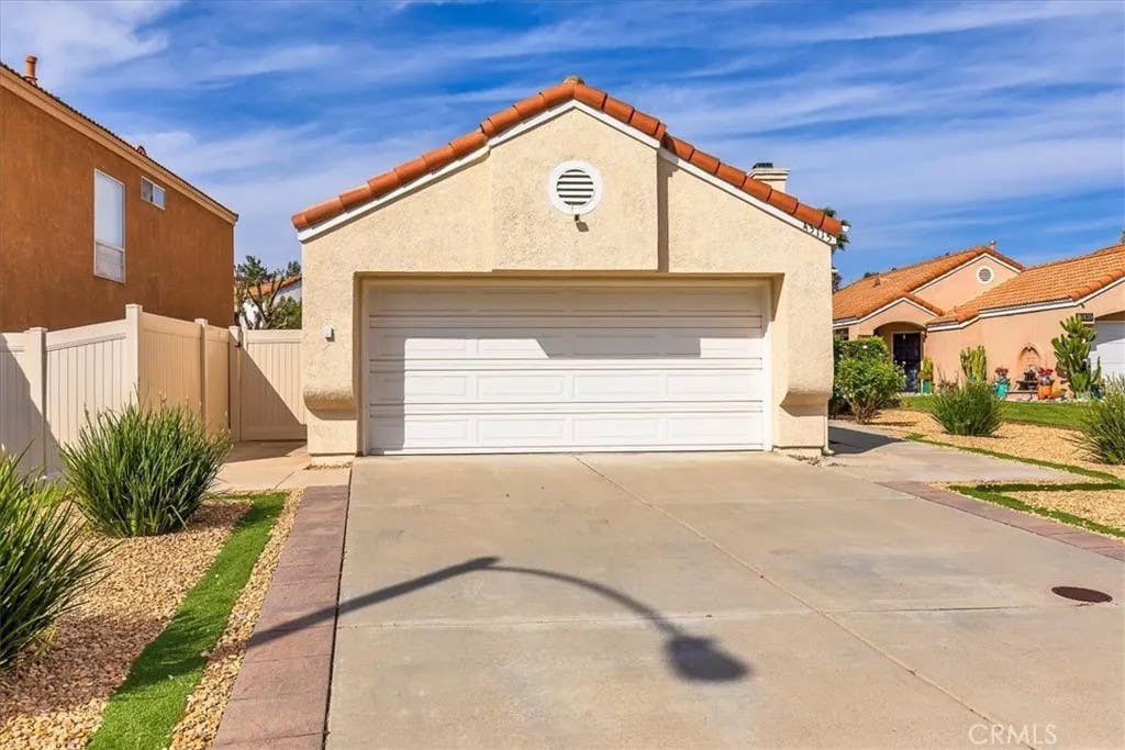 Photo of 43115 Corte Landeros, Temecula, CA 92592 (MLS # SW26077533)