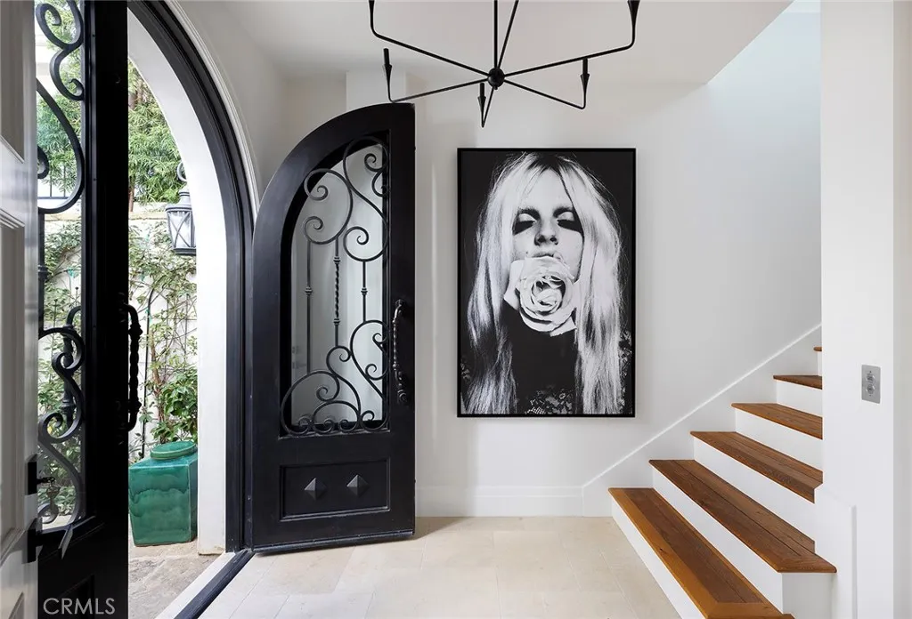 508 Avenida Victoria