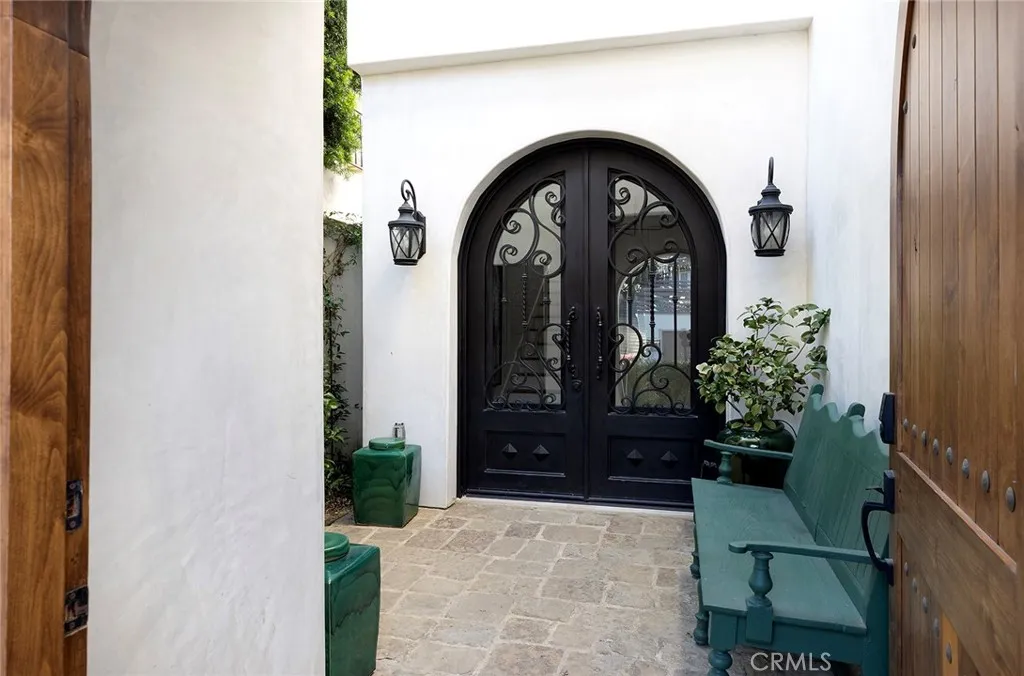 508 Avenida Victoria